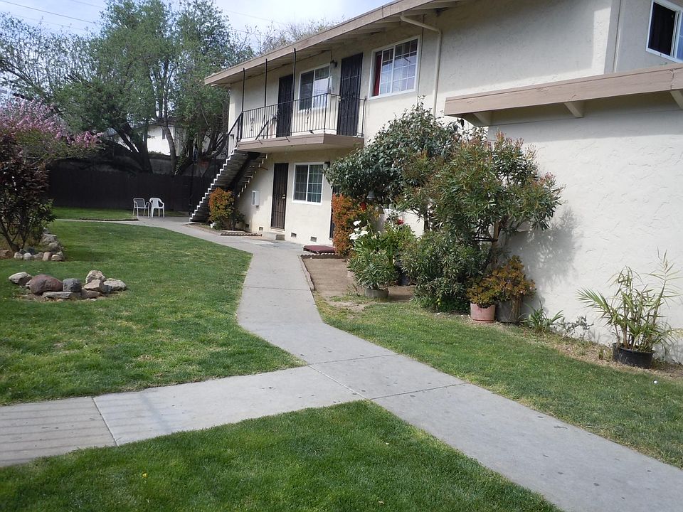 2nd image of 1833 Welch Ave APT 1