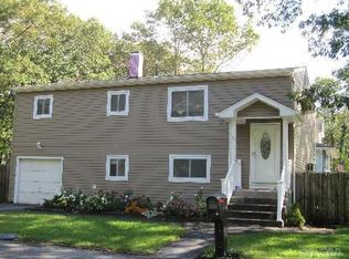 91 Hamilton St, Patchogue, NY 11772
