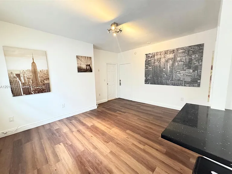 1611 Michigan Ave #4 — Photo 5