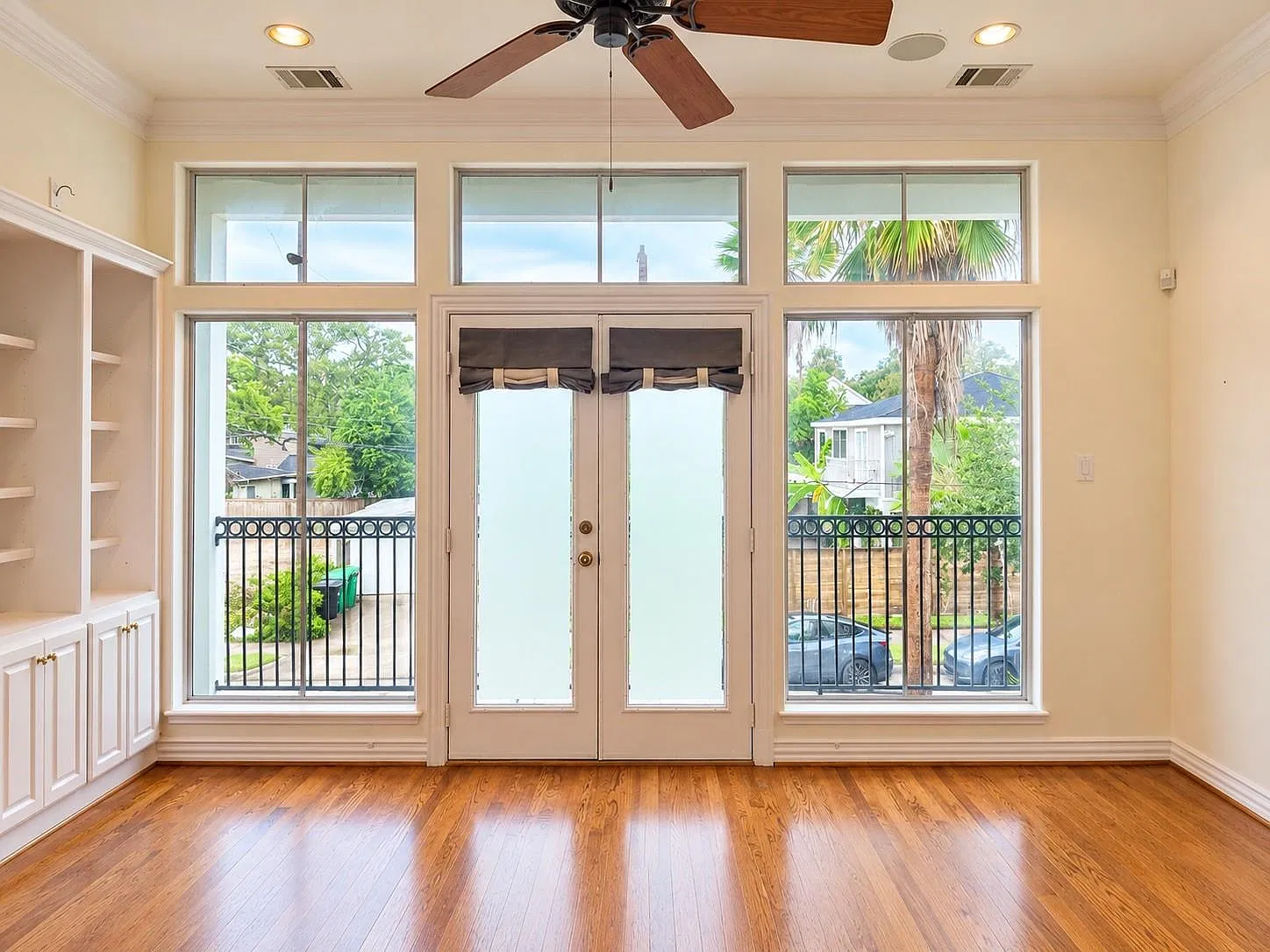 3 bed, 2.5 bath, 2373 sqft, $3,900 — Photo 3