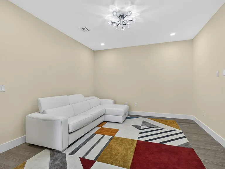 1724 Annandale Cir — Photo 24