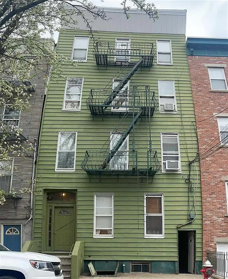 2 bed, 1.0 bath, 800 sqft, $2,800 — Photo 1