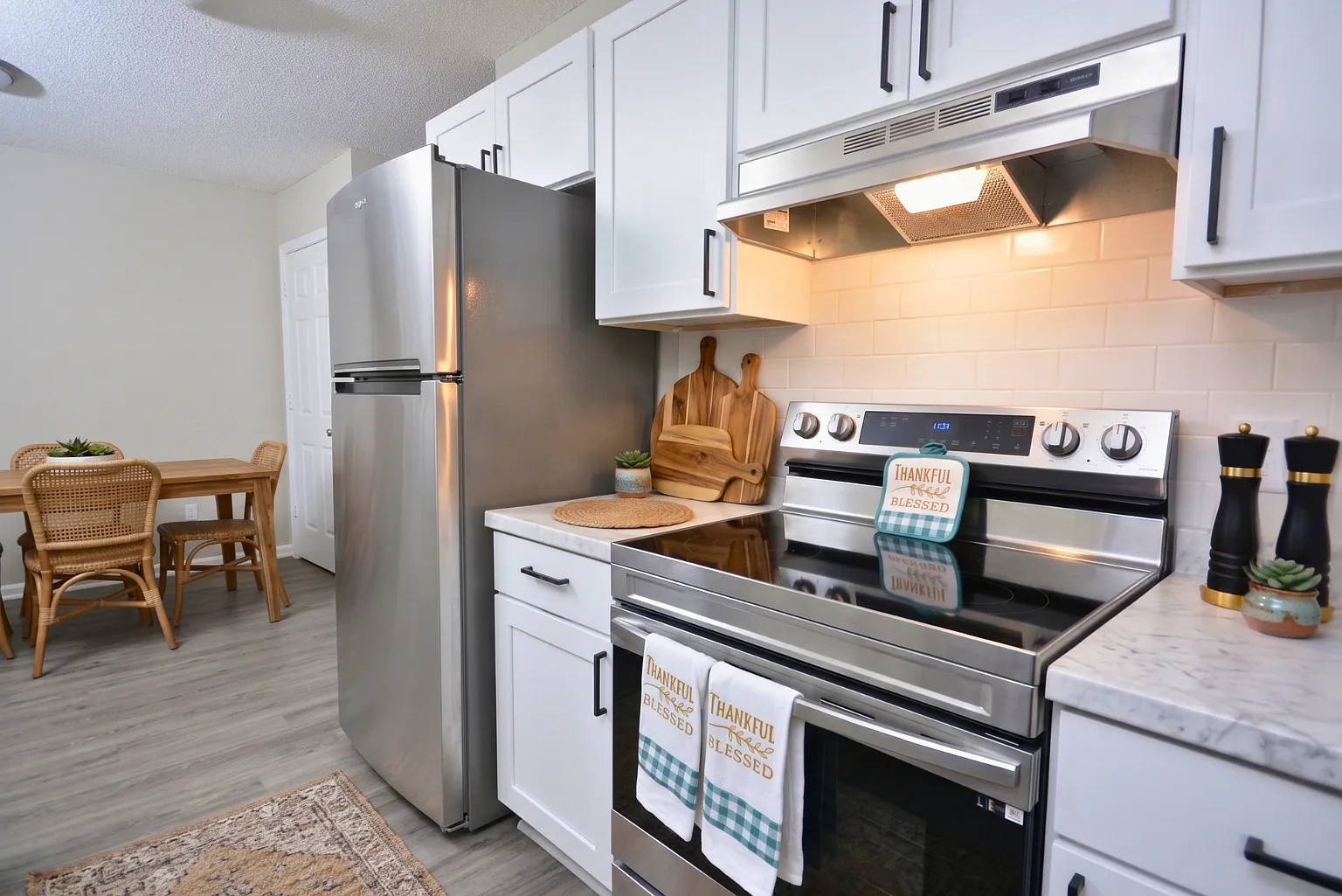 3026 Sherrill Ave — Photo 2
