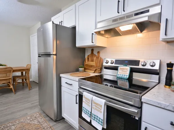 3026 Sherrill Ave, Jamestown, NC