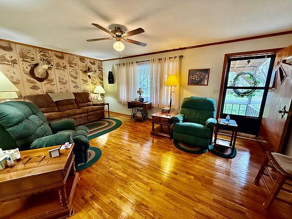 4th image of 180 Center Dr