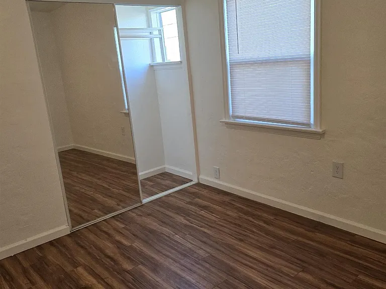 4527 Esther St — Photo 10