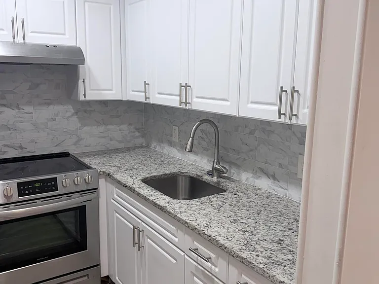 204 Canterbury Dr W #I — Photo 2