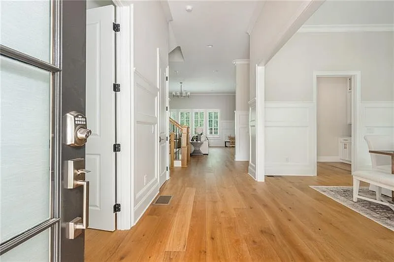 7 bed, 8.0 bath, 4508 sqft, $13,500 — Photo 2