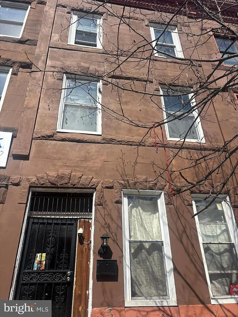 3105 W Diamond St photo 1