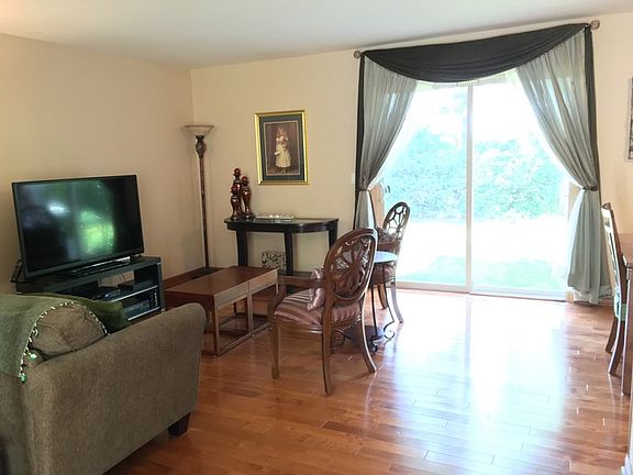 2nd image of 380 E Forest Knoll Dr