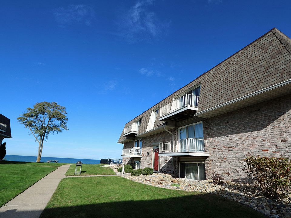 1st image of 3618 Lakeshore Dr #8