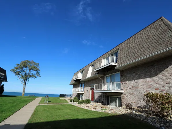3622 Lakeshore Dr #8, Saint Joseph, MI 49085