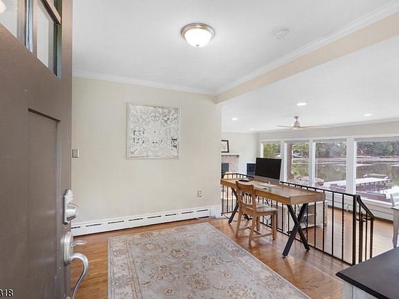 5th image of 257 Hudson Ave