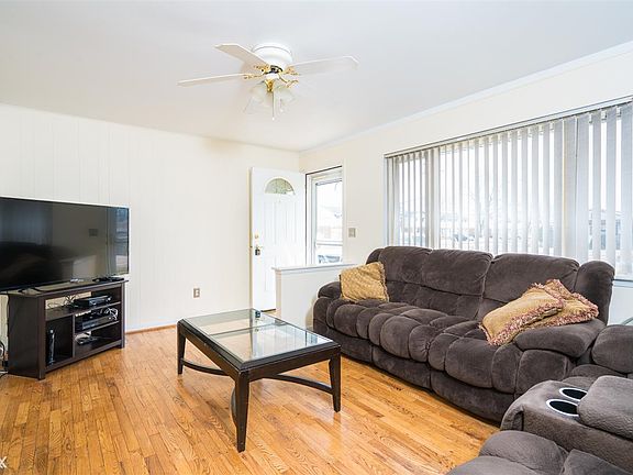 3rd image of 34731 Beaconsfield St