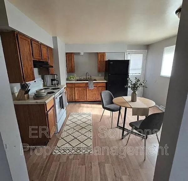 914 S Weyant Ave — Photo 2