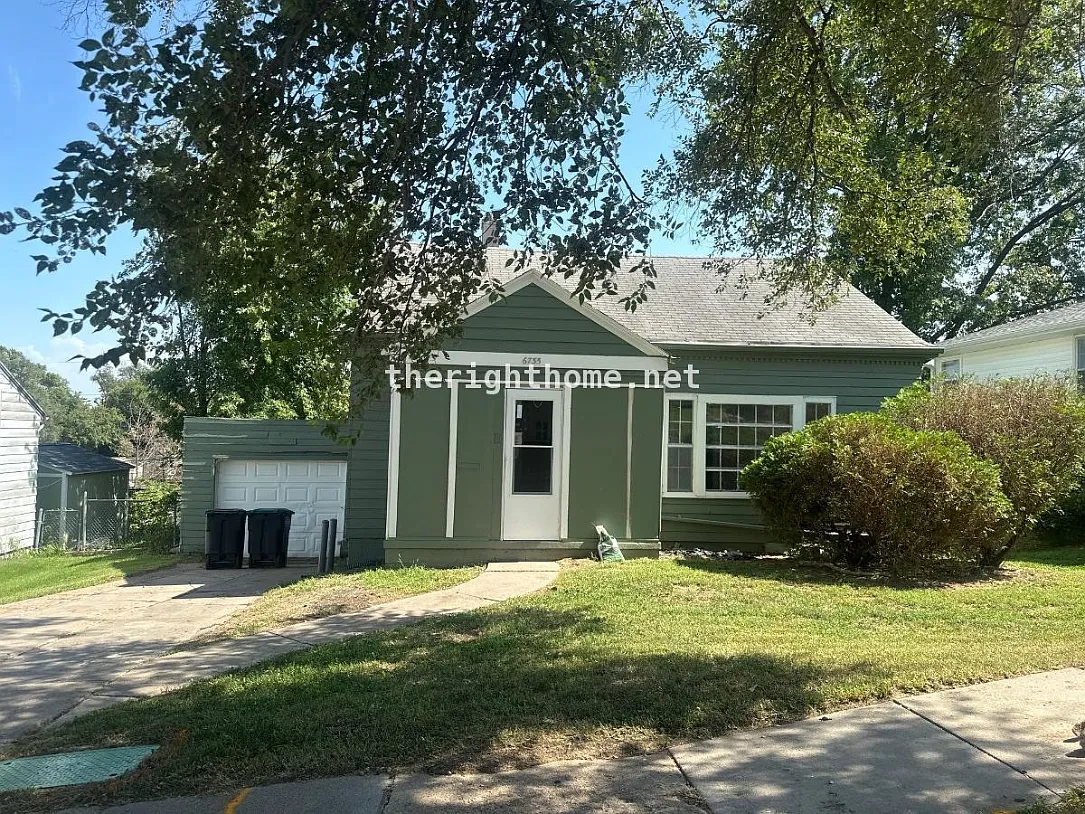 3 bed, 1.5 bath, 1280 sqft, $1,300 — Photo 1