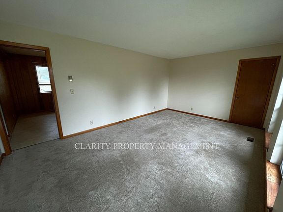 3rd image of 1117 Ridge Top Dr