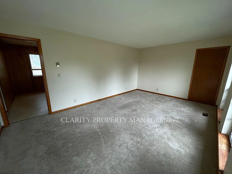 1117 Ridge Top Dr — Photo 3