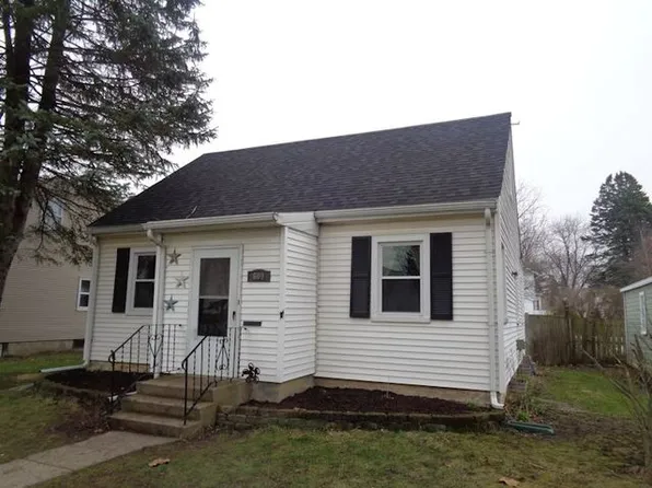 609 Woolf Ct, Rochelle, IL 61068