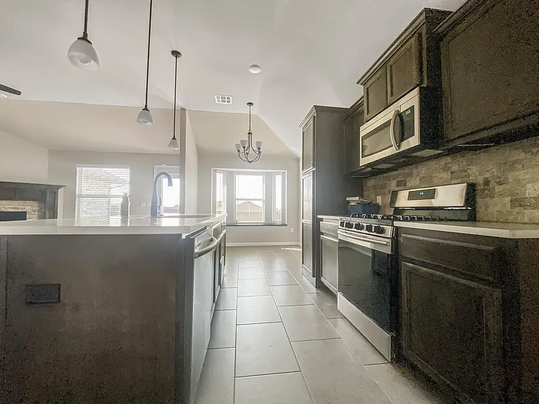 9633 Ashford Dr — Photo 5