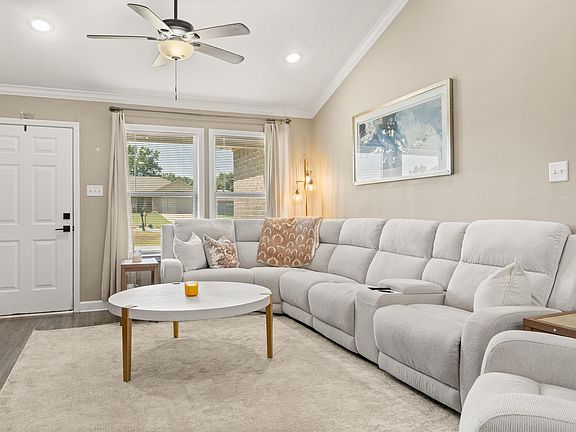 4th image of 18 Cindy Ct