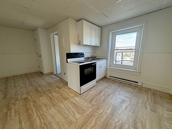 3rd image of 445-447 W Linden St #447-3