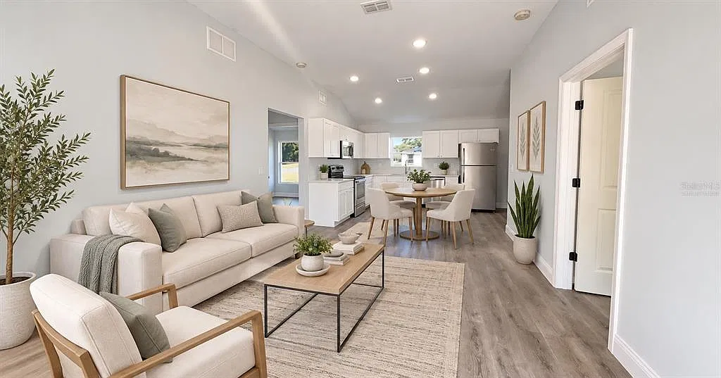 3 bed, 2.0 bath, 1036 sqft, $1,697 — Photo 2