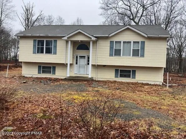 2116 Oaktree Ln, Bushkill, PA 18324