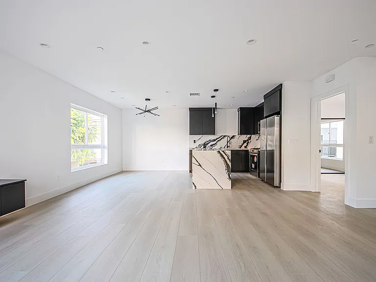 1223 N June St — Photo 9