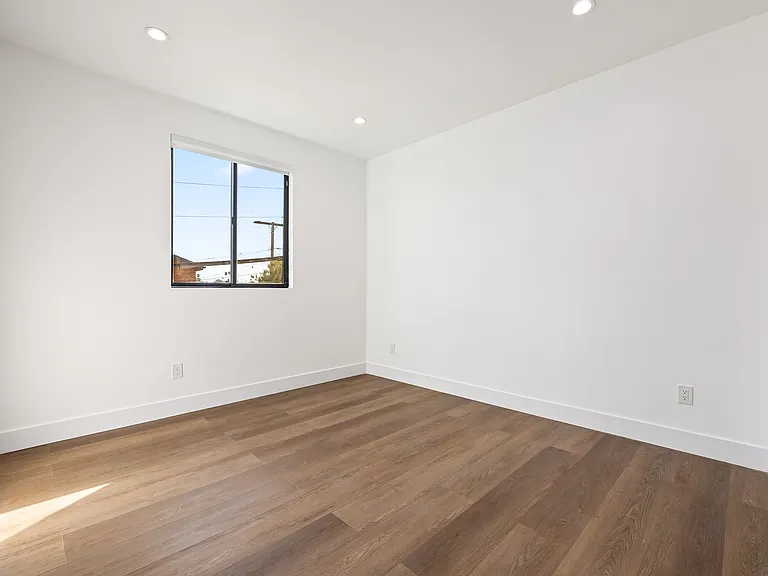 212 W 64th St #D — Photo 33