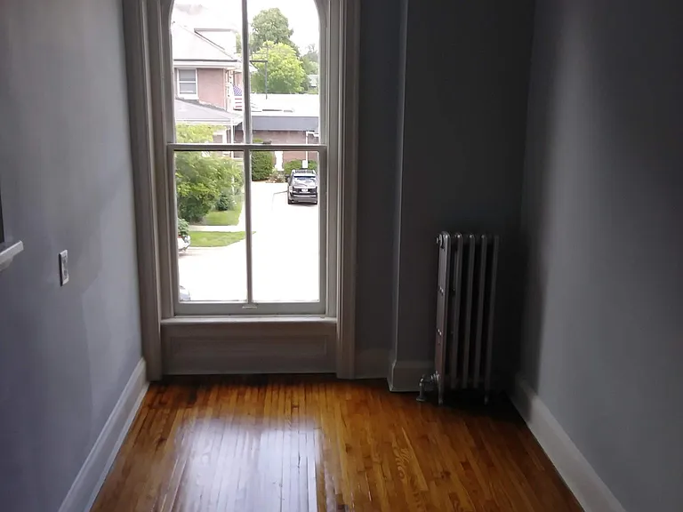 418 Saint Lawrence Ave — Photo 5