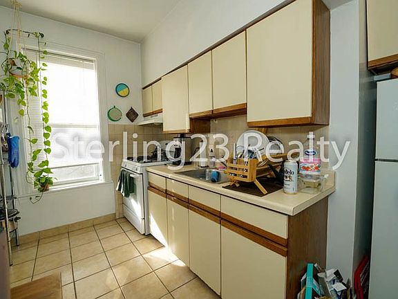 3rd image of 2601 24th Ave APT 1A
