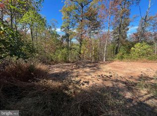 27 Chance Ln, Paw Paw, WV 25434