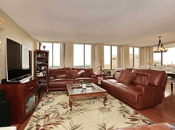 3rd image of 300 Winston Dr APT 2604