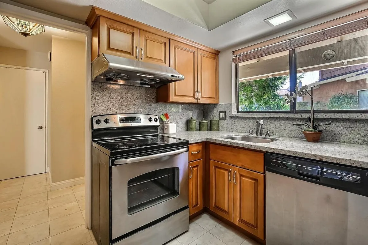 Building Photo - 12099 Atrium Dr