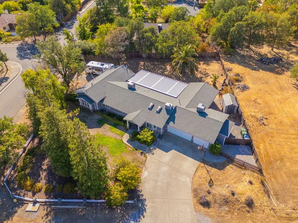 1102 Hope Ln, Redding, CA 96003