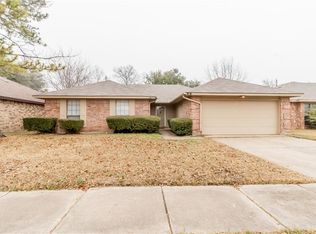 818 Bentle Ct, Cedar Hill, TX 75104