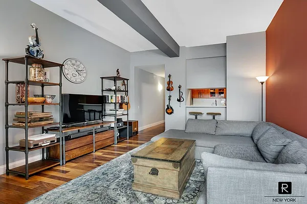 Sold by R New York | media 3