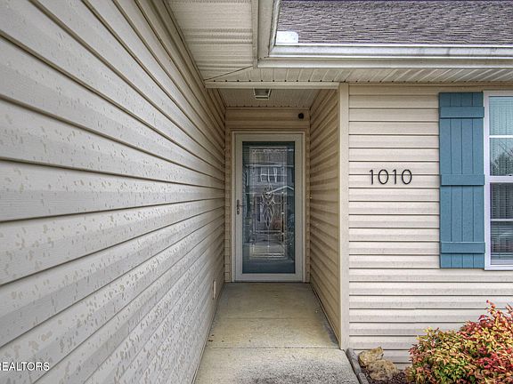 3rd image of 1010 Stones Throw Ln