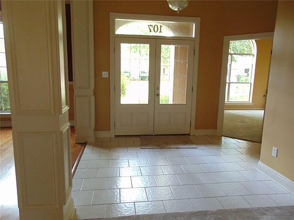 4th image of 107 Belle Maison Dr