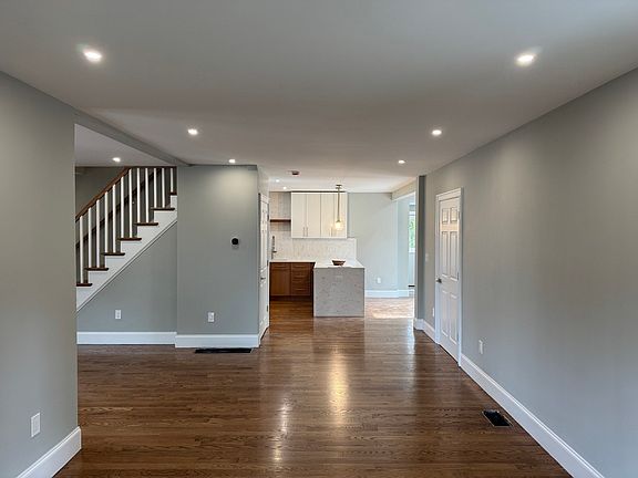 4th image of 12 Bronx Rd