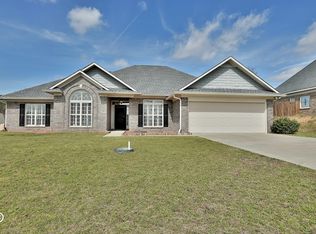 51 Tree Top Hl, Smiths Station, AL 36877