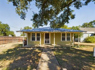202 N Lbj Dr, Johnson City, TX 78636