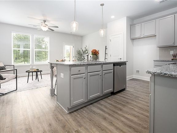 4th image of 121 Greenview Ct #1304