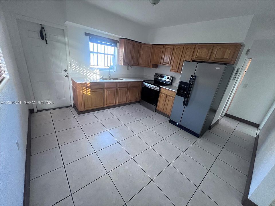 1st image of 1995 NE 167th St APT 1