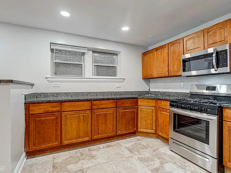 4938 S King Dr #2 — Photo 3