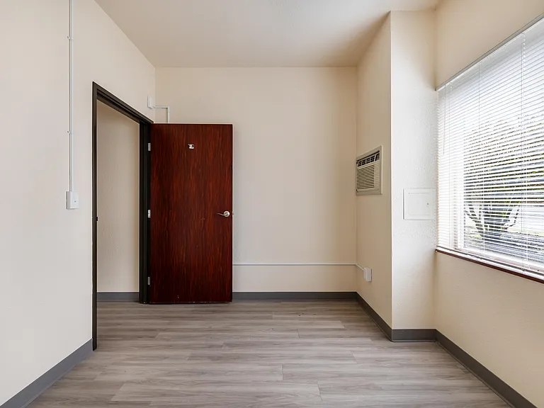 Woodland Flats Apartments — Photo 95