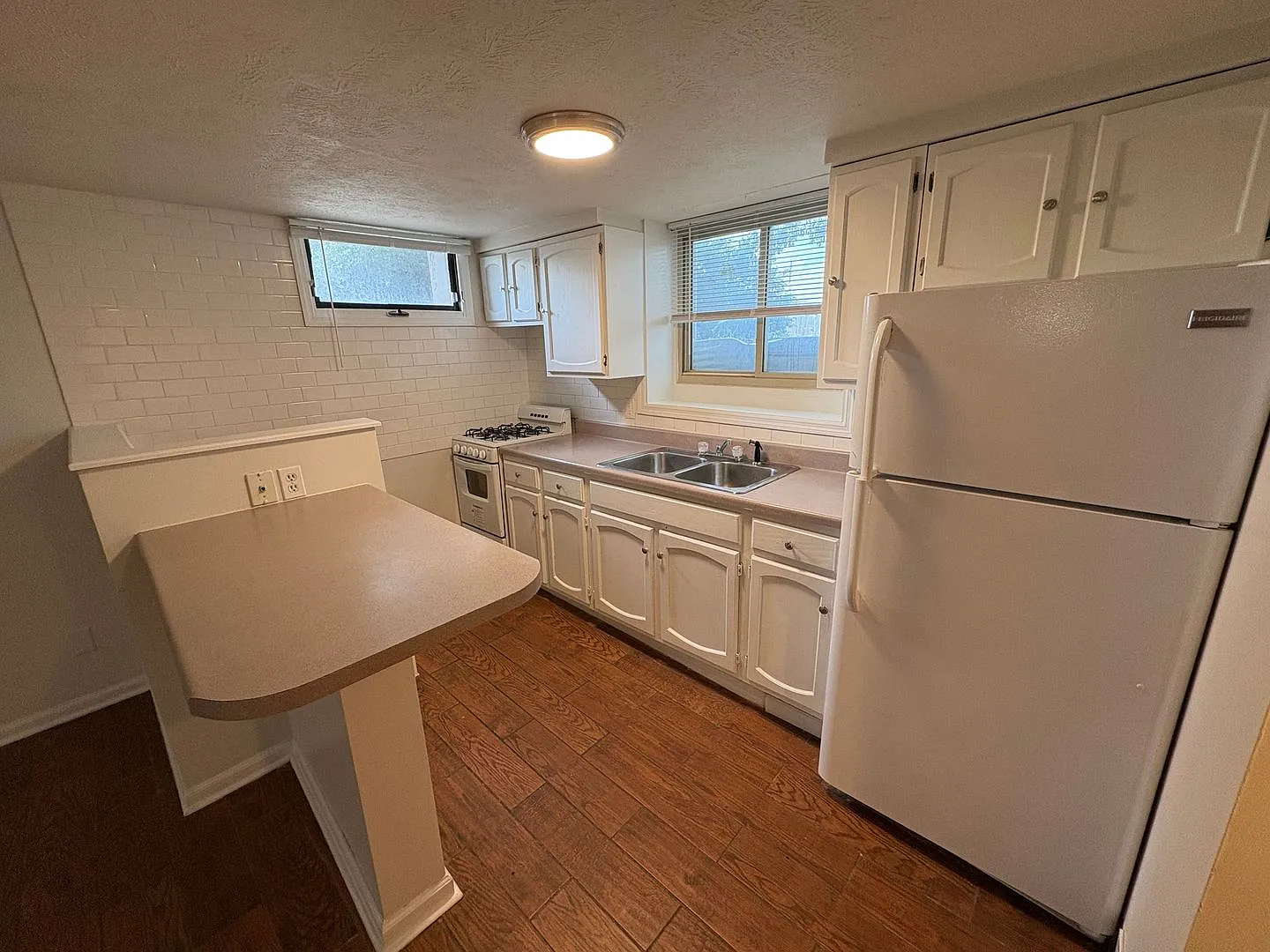 2917 Jackson St — Photo 3