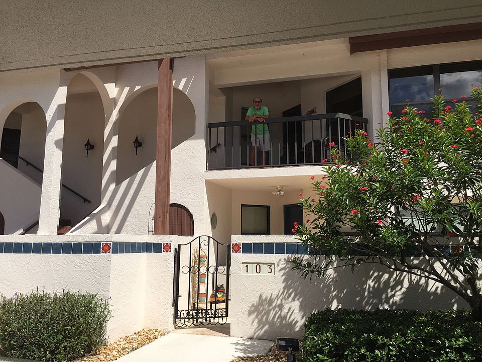 Upper porch area