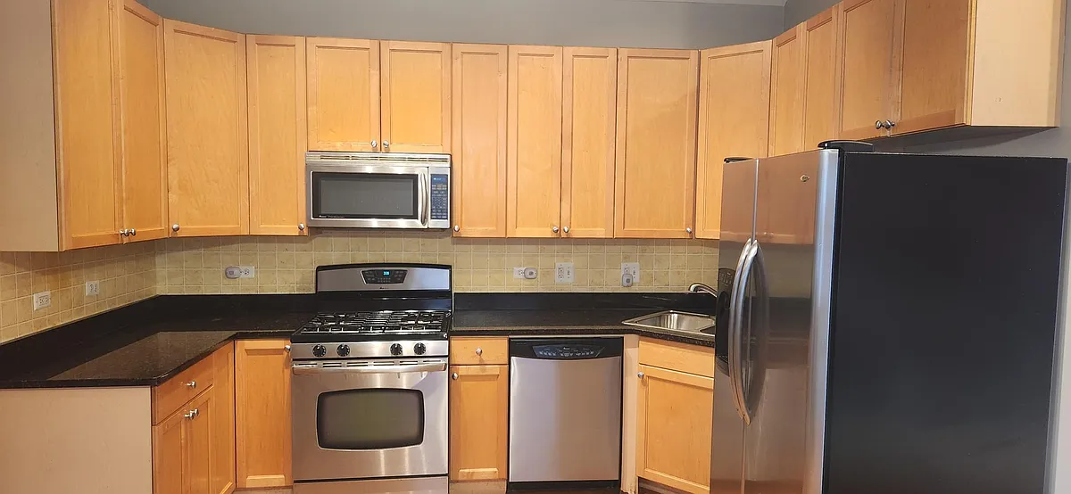 Building Photo - 3175 W Monroe St #3